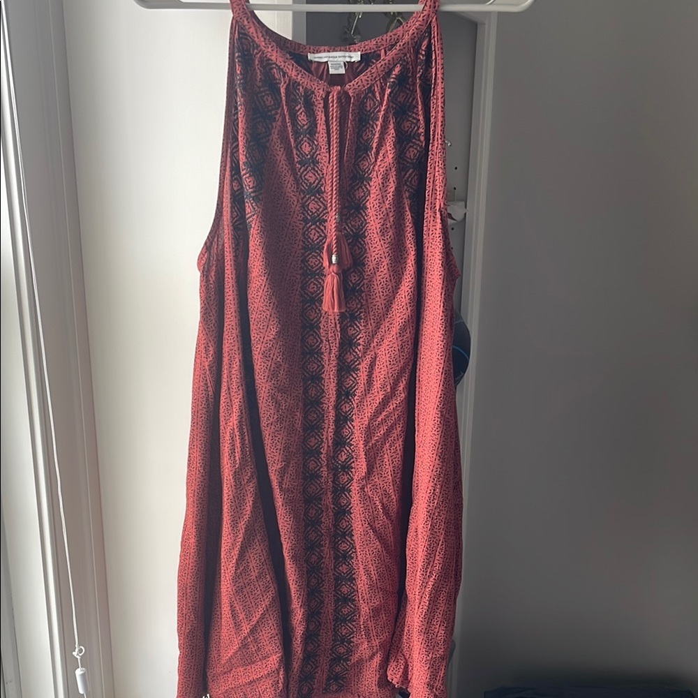 Red Sleeveless Patterned Dress